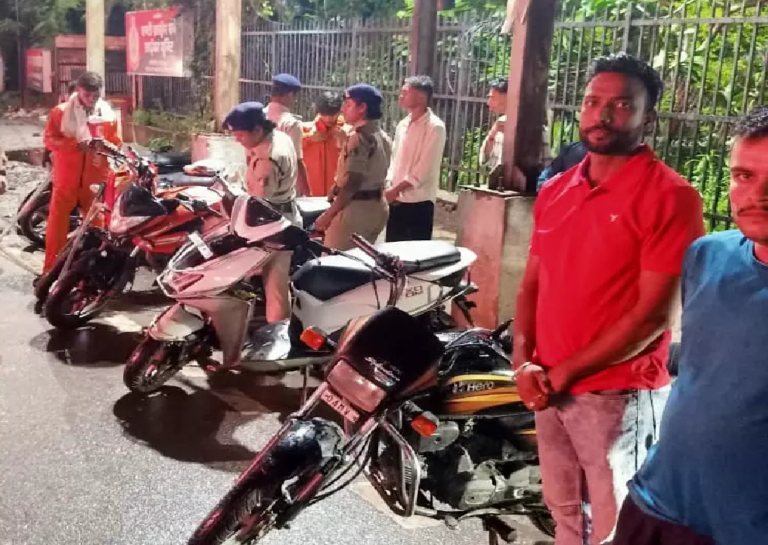CG : रायपुर में 41 इलाकों में पुलिस की नाकेबंदी, चोरी का वाहन बरामद और चाकू सहित बदमाश गिरफ्तार …