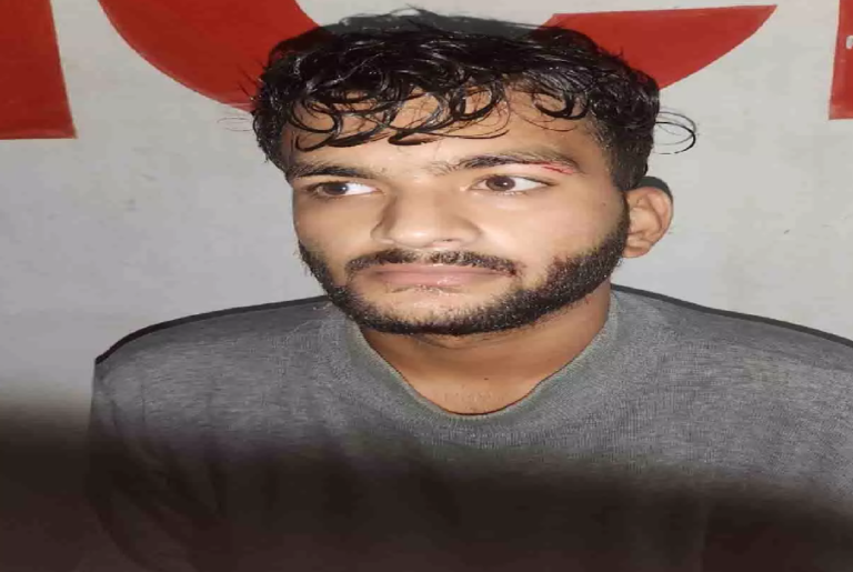 CG : भारी बारिश के बीच कार चालक ने दिखाया रफ्तार का कहर, बाइक सवार को मारी टक्कर …