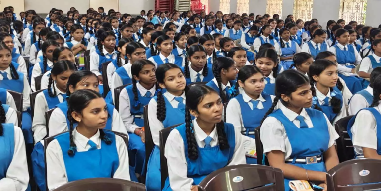 CG : रायपुर में छात्राओं को ट्रैफ़िक एंबेसडर बनने सुनहरा मौका …