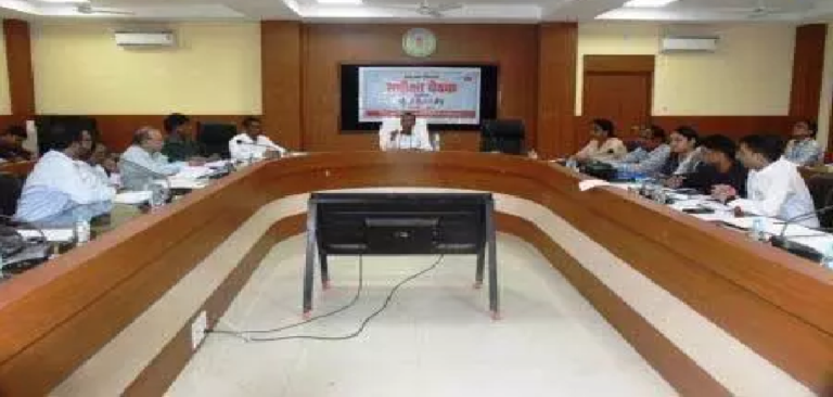 CG : वेक्टर जनित रोगों के नियमित मॉनिटरिंग करें: कलेक्टर वसंत …