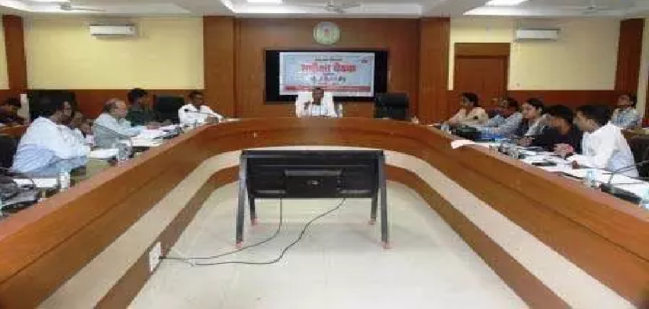 CG : वेक्टर जनित रोगों के नियमित मॉनिटरिंग करें: कलेक्टर वसंत …