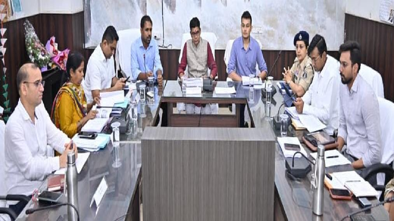 राजस्व मामलों में देरी बर्दाश्त नहीं, समय पर निपटाएं नामांतरण और बंटवारा-मंत्री टंक राम वर्मा ...