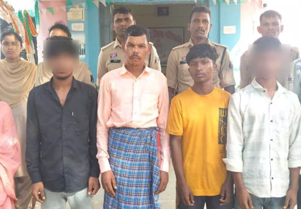 CG : शराब कोचिया परिवार सहित गिरफ्तार, पुलिस टीम पर किया था हमला …