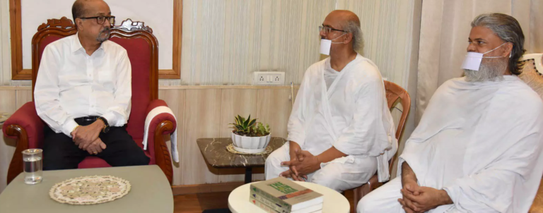 CG : राज्यपाल डेका से संतों ने की मुलाकात …