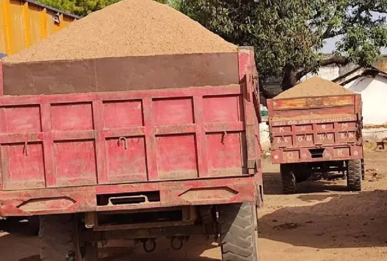 CG : 5 ट्रैक्टर जब्त, खनिज विभाग की बड़ी कार्रवाई …