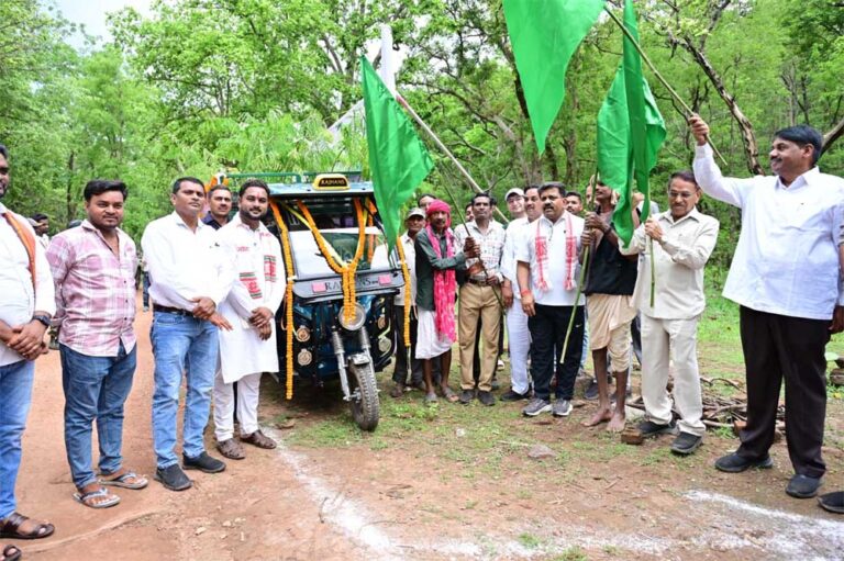 51 काला आम के पौधों का हुआ रोपण, 50 हजार सीड बॉल और एक लाख पौधों के वितरण अभियान की हुई शुरुआत