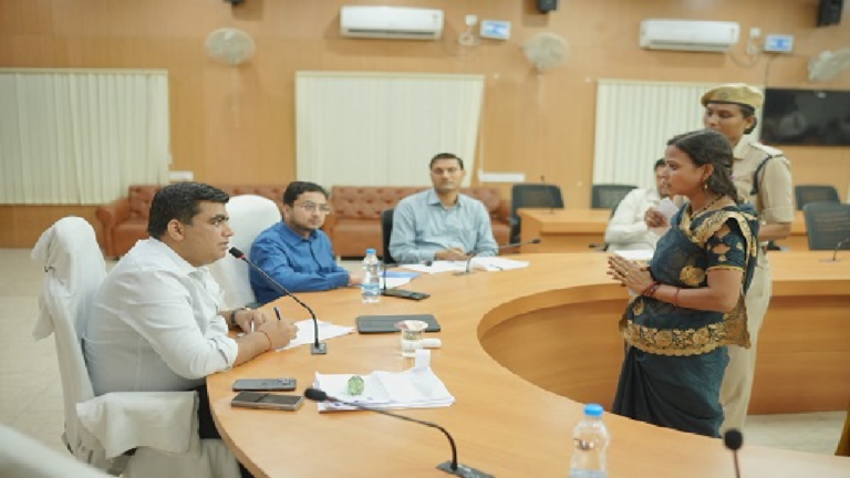 CG : जनदर्शन में सुनी गई आम लोगो की फरियाद, जनदर्शन में कुल 109 आवेदन प्राप्त …