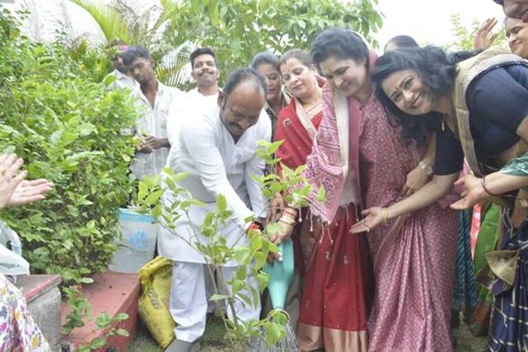 दीन-दुखियों की सेवा से ही सार्थक है जनप्रतिनिधि का दायित्व : राज्यमंत्री गौर
