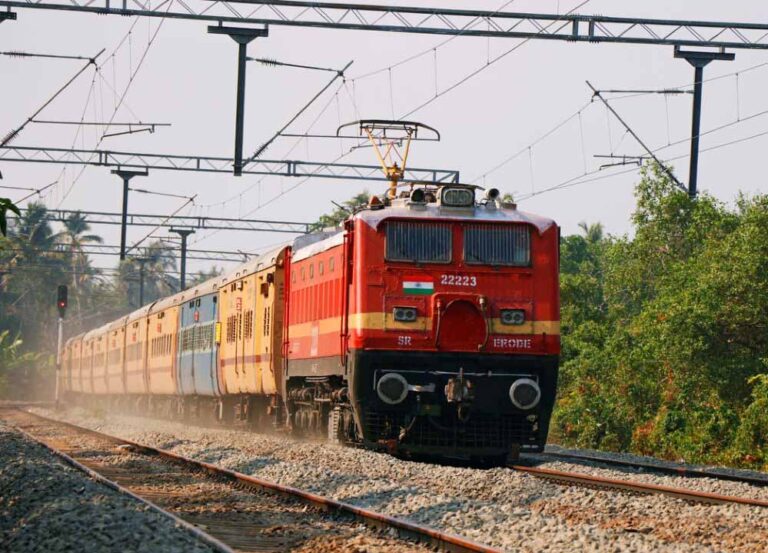 Railway Alert: वैष्णो देवी सहित कई ट्रेनें 12 घंटे तक देरी से चल रहीं, निर्माण कार्य के कारण कई गाड़ियां डायवर्ट