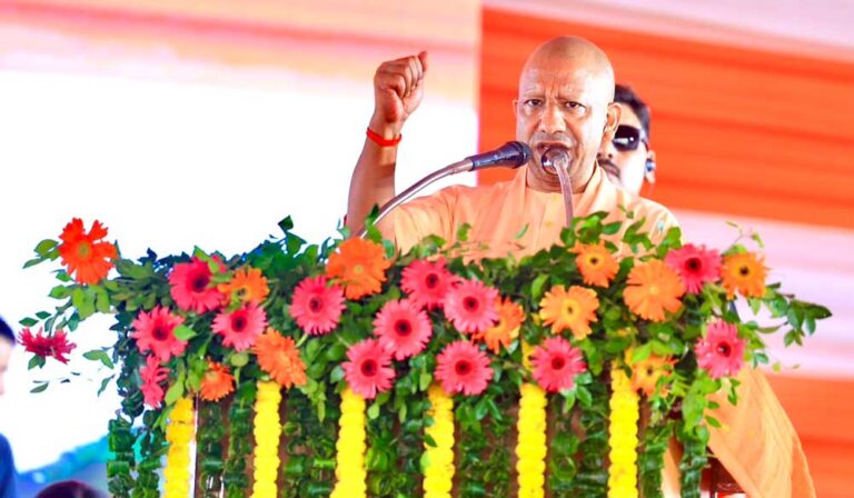 सोशल मीडिया अकाउंट ‘एक्स’ पर किया पोस्ट- ‘नए भारत’ के ‘नए उत्तर प्रदेश’ ने एक ही दिन में 35 करोड़ से अधिक पौधरोपण कर प्रकृति संरक्षण के इतिहास में जोड़ दिया नया स्वर्णिम अध्याय