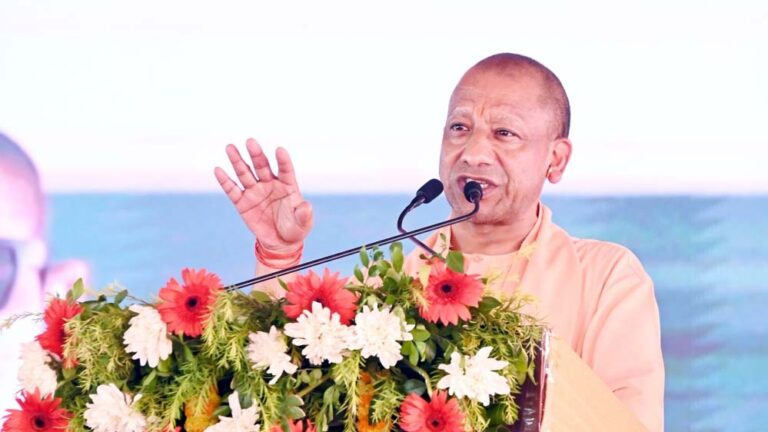 अयोध्या से CM योगी का विवादित बयान, हनुमानगढ़ी और जामा मस्जिद का जिक्र कर सपा-कांग्रेस को घेरा