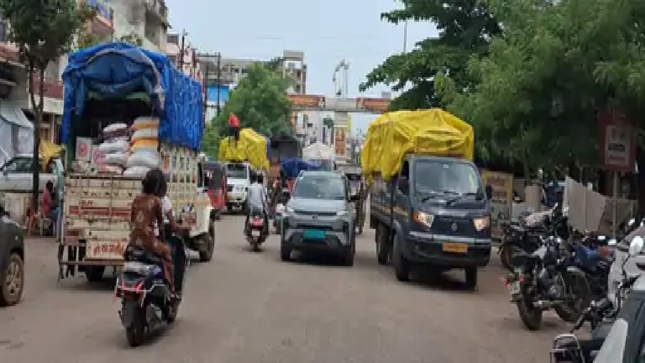राजनांदगांव : पुराने गंज चौक में बार-बार ट्रैफिक जाम होने से बढ़ती जा रही है परेशानी…