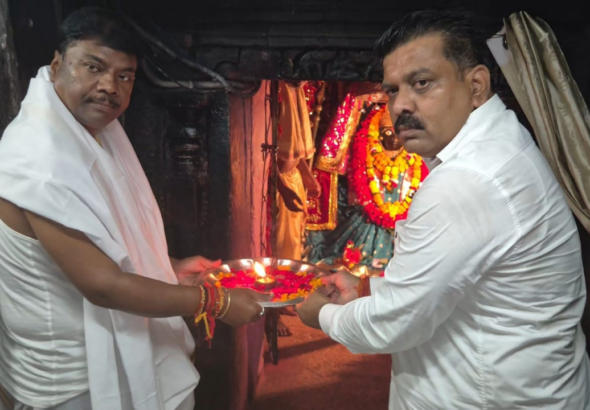 CG : तिरंगा यात्रा के दूसरे दिवस माँ दंतेश्वरी की पूजा-अर्चना कर उप मुख्यमंत्री एवं वन मंत्री ने किया यात्रा का शुभारंभ