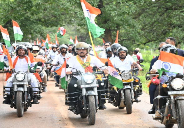 CG : तिरंगा यात्रा के दूसरे दिवस माँ दंतेश्वरी की पूजा-अर्चना कर उप मुख्यमंत्री एवं वन मंत्री ने किया यात्रा का शुभारंभ