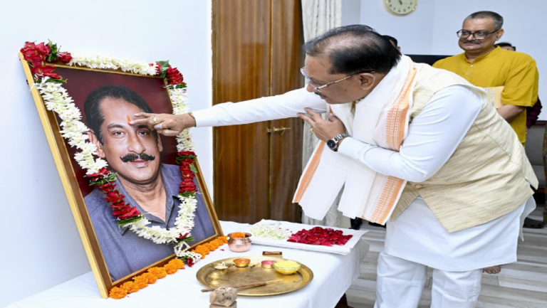 CG : राष्ट्र, समाज और सनातन संस्कृति के प्रति दिलीप सिंह जूदेव जी का समर्पण सदैव स्मरणीय रहेगा: मुख्यमंत्री विष्णु देव साय…