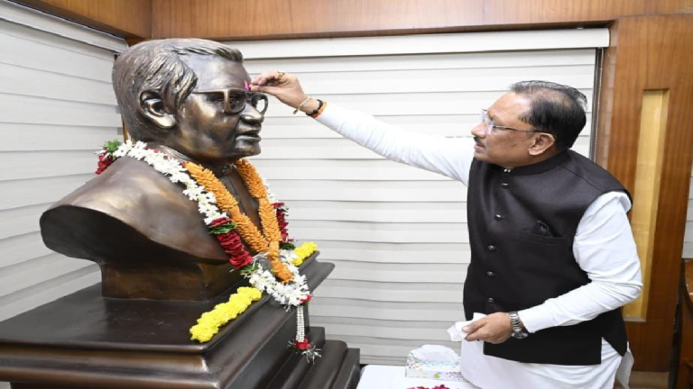 CG : अटल जी के संकल्प और दूरदर्शी नेतृत्व ने छत्तीसगढ़ को दी नई पहचान, सुशासन और अंत्योदय की राह पर आगे बढ़ रहा प्रदेश : मुख्यमंत्री साय