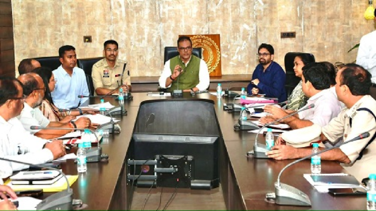 CG : योजनाओं के क्रियान्वयन में गुणवत्ता का पालन हो : कलेक्टर…