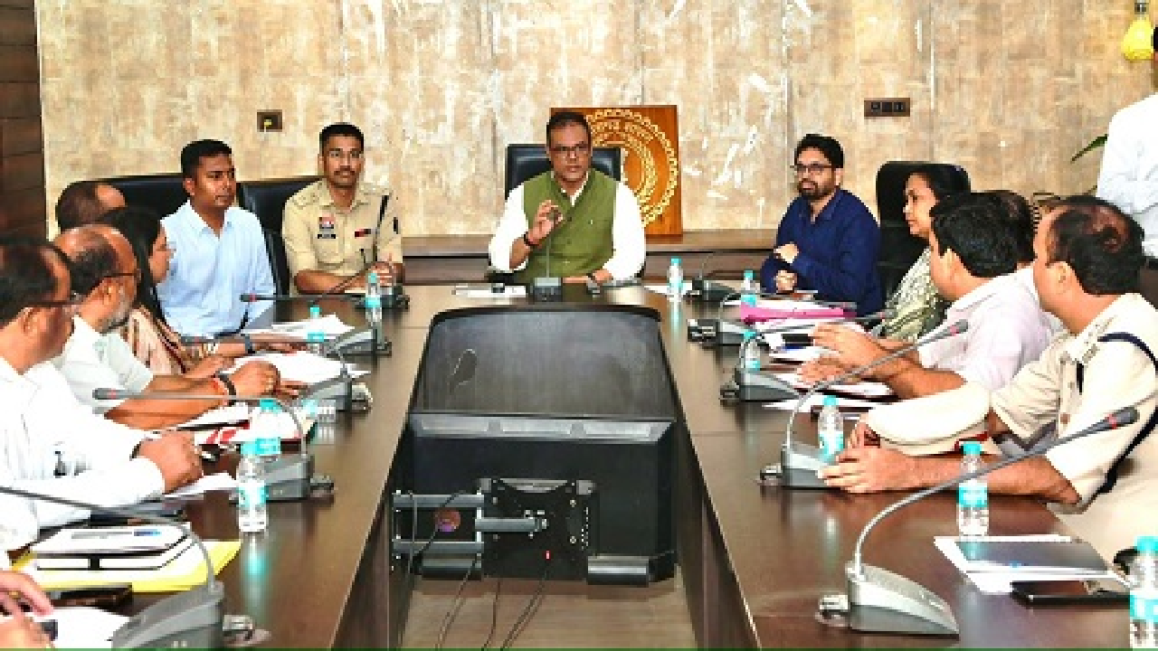CG : योजनाओं के क्रियान्वयन में गुणवत्ता का पालन हो : कलेक्टर…