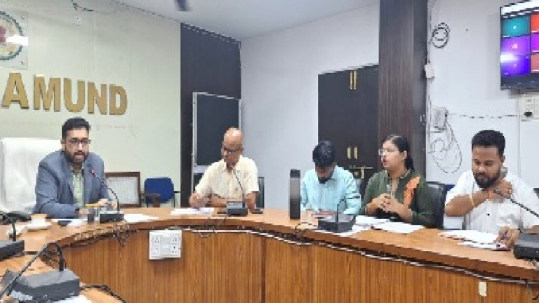 CG : कलेक्टर ने ली राजस्व अधिकारियों की बैठक…
