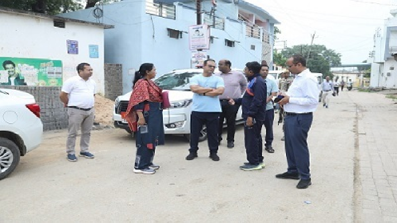 CG : नवपदस्थ कलेक्टर ने नगरीय क्षेत्र में भ्रमण कर समस्याओं की ली जानकारी…