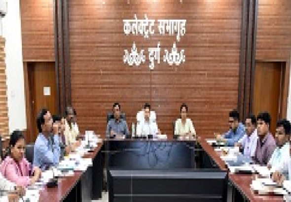 CG : राजस्व अधिकारियों की समीक्षा बैठक में लंबित प्रकरणों के शीघ्र निराकरण के कलेक्टर ने दिए निर्देश…