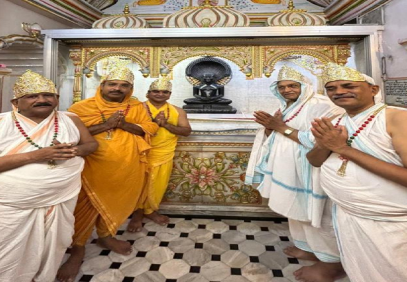 CG : दिगंबर जैन बड़ा मंदिर में प्रतिदिन धार्मिक अनुष्ठान, कल मनाया जाएगा 'रक्षाबंधन वात्सल्य महा महोत्सव'