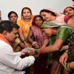 CG : बिहान की दीदियों ने विजय शर्मा को राखी बांधकर दी बधाई…