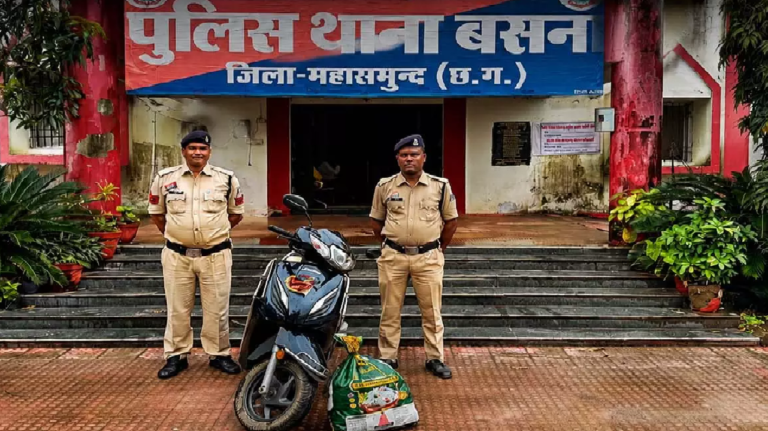 CG : स्कूटी से गांजा ले जा रहा नाबालिग पकड़ाया…