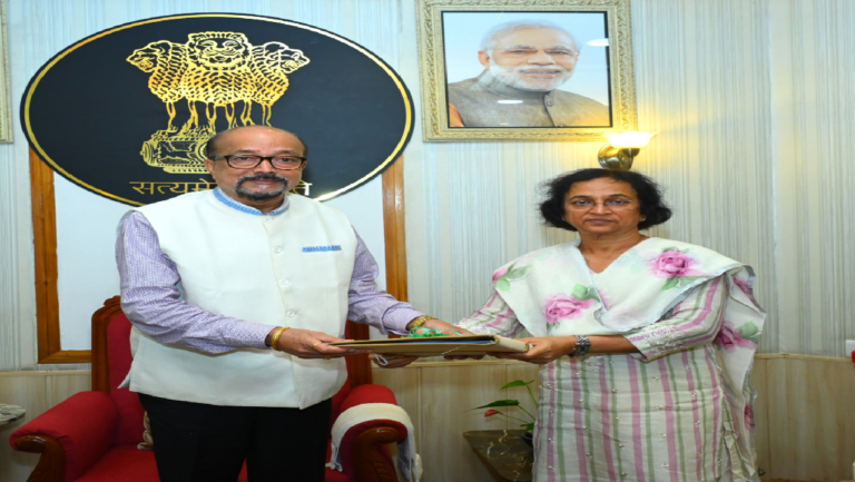 CG : राज्यपाल डेका को लोक सेवा आयोग की अध्यक्ष शांडिल्य ने वार्षिक प्रतिवेदन सौंपा