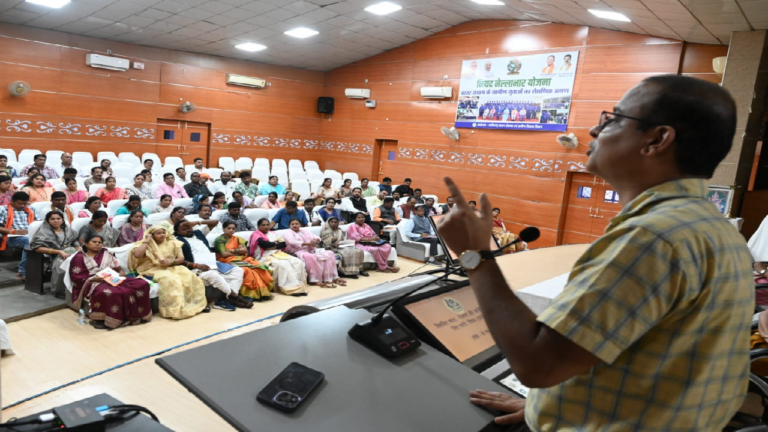 CG : वीबी–जीरामजी अधिनियम के प्रभावी क्रियान्वयन हेतु जिला पंचायत सदस्यों की राज्यस्तरीय कार्यशाला आयोजित