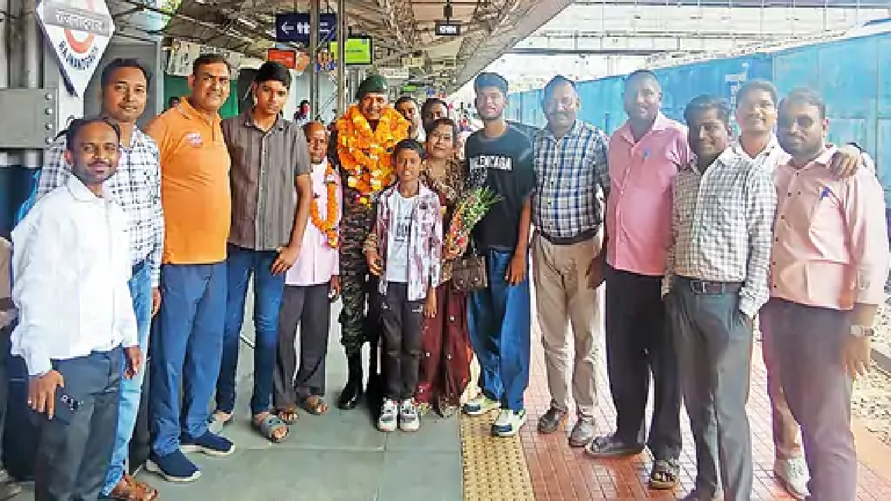 राजनांदगांव : 24 साल देश सेवा कर लौटे जवान रामकुमार का किया गया सम्मान…