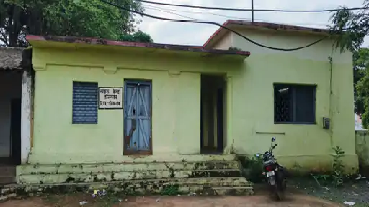 राजनांदगांव : छात्रों के लिए कमरों की कमी, पुराने संकुल कार्यालय को खाली करने कहा…