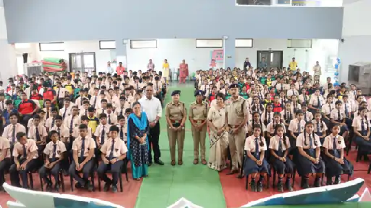 राजनांदगांव : छात्रों ने सीखा कानून और साइबर सुरक्षा के गुण…
