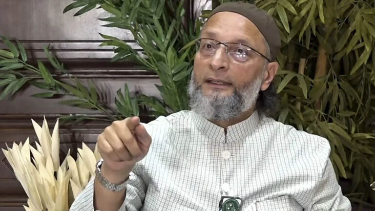 जेल जाने से पहले अतीक के बेटों का ओवैसी के नाम पैगाम, ‘सदर साहब से कह देना…’ से बढ़ी सियासी हलचल