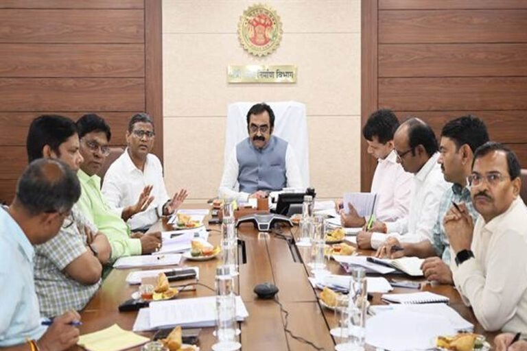 सड़कों की बदहाली पर मंत्री सिंह का एक्शन, तत्काल मरम्मत कर यातायात सुगम बनाने के निर्देश