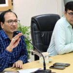 पाठ्यपुस्तक वितरण में लापरवाही पर सख्ती, बिलासपुर कलेक्टर ने निजी स्कूलों को नोटिस देने कहा