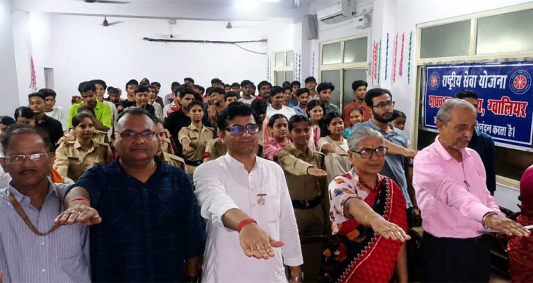 नशामुक्ति का संदेश लेकर माधव महाविद्यालय में कार्यक्रम आयोजित