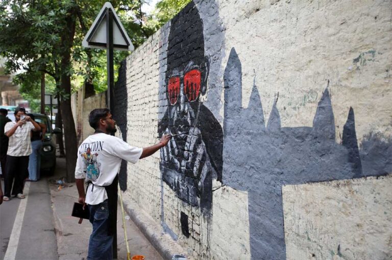 ‘बंदूक की जगह ब्रश, डर की जगह डायलॉग’, रंगों से युवाओं ने दिया भयमुक्त और रचनात्मक यूपी का संदेश