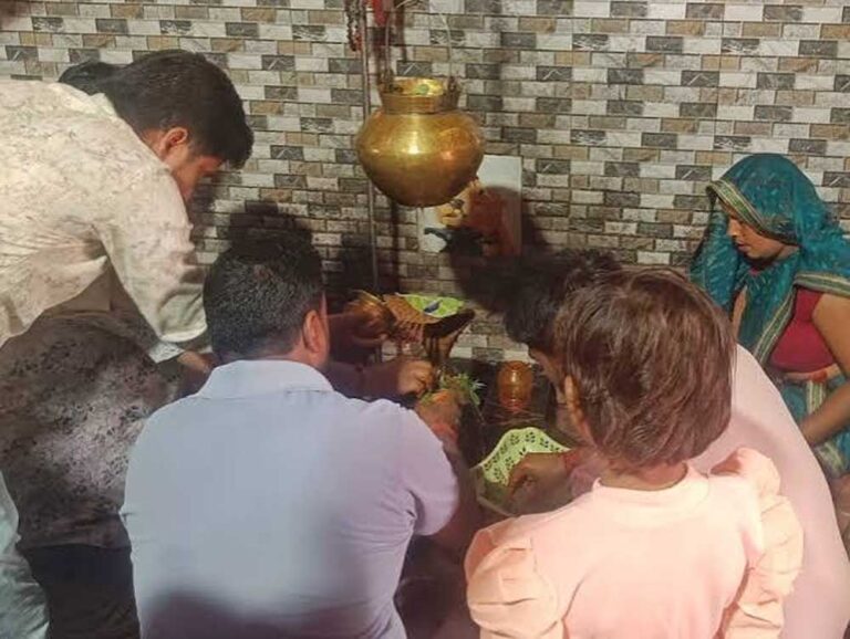 अयोध्या समेंत प्रदेश के सभी शिव मंदिरों में भोर से ही भक्तों की कतार