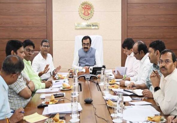 मुख्य अभियंता ब्रिज एवं मुख्य अभियंता भोपाल सड़कों का करें गहन निरीक्षण