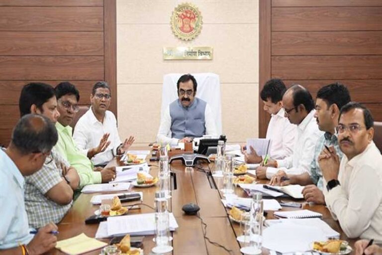 मुख्य अभियंता ब्रिज एवं मुख्य अभियंता भोपाल सड़कों का करें गहन निरीक्षण