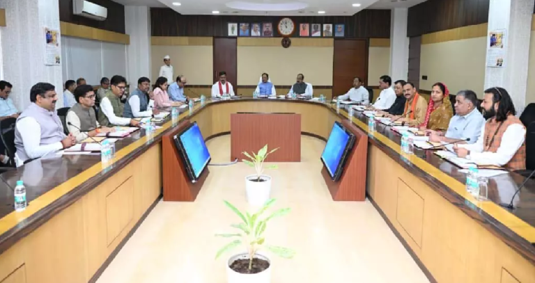 CG : CM साय ले रहे कैबिनेट बैठक …