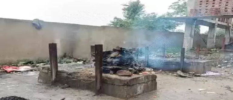 CG : मुक्तिधाम में पालतू कुत्ते के अंतिम संस्कार पर मचा बवाल, भड़के मोहल्लेवासी, थाने पहुंचा मामला …