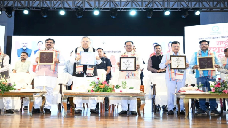 CG : मुख्यमंत्री ने लॉन्च किया छत्तीसगढ़ का प्रीमियम हैंडलूम ब्रांड 'कोशल फैब' …