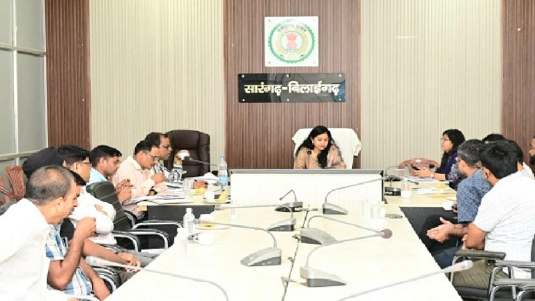 CG : सारंगढ़ नगरपालिका के विकास कार्यों का कलेक्टर ने की समीक्षा …