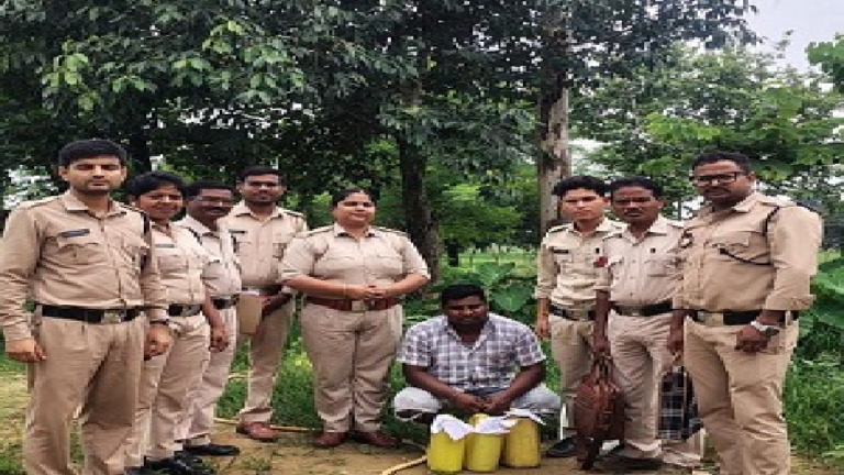 CG : अवैध शराब पर आबकारी का शिकंजा, महुआ शराब व एमपी की अंग्रेजी शराब जब्त …