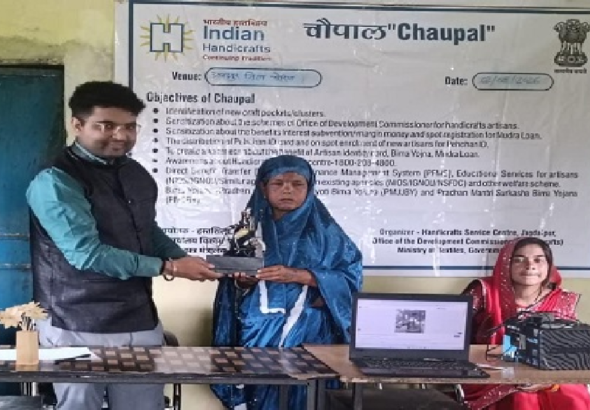 CG : कलेक्टर के मार्गदर्शन में छह गांवों तक पहुंची हस्तशिल्प विकास योजनाएं …