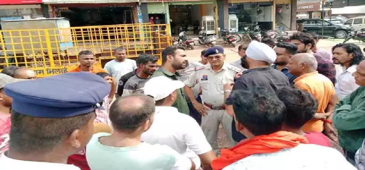 CG : अतिक्रमण और अव्यवस्थित पार्किंग पर ट्रैफिक पुलिस की बड़ी कार्रवाई, 1215 वाहनों के ई-चालान …