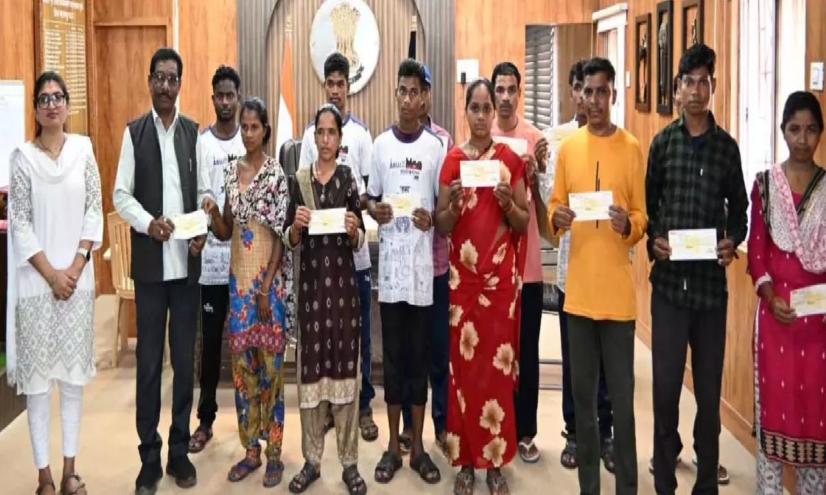 CG : बंदूक छोड़ आत्मसम्मान का रास्ता …