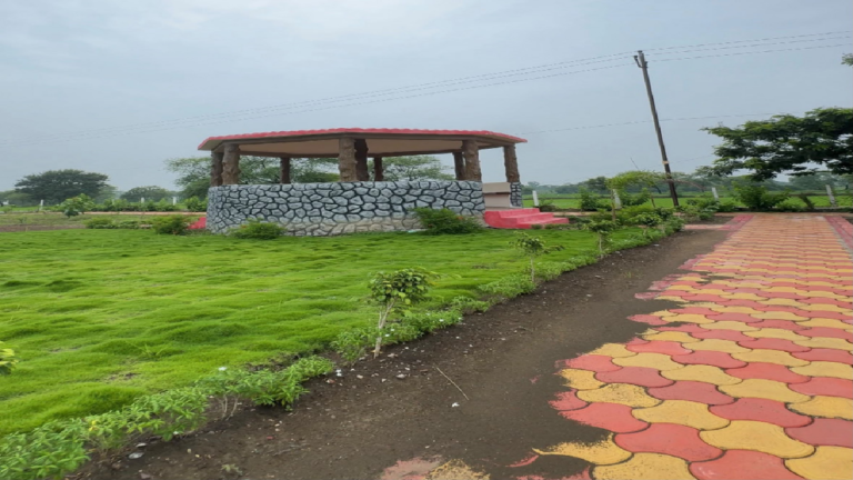 भखारा के शासकीय आईटीआई परिसर में आकार ले रहा ‘ऑपरेशन सिंदूर उद्यान’ ...